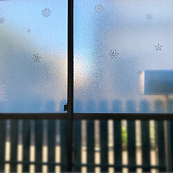 東側のサンルーム/ダイソーのクリアステッカー雪の結晶/ガラスフィルム貼ってます/サンルームの窓/何となくクリスマスっぽく…...などのインテリア実例 - 2021-12-13 18:35:02