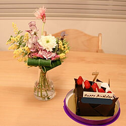 机/誕生日/誕生日ケーキ/お花のある暮らし/花束...などのインテリア実例 - 2022-03-18 22:00:22