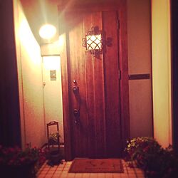 玄関/入り口/LEDフィラメント電球/リクシルの玄関ドア/裸電球/築年数高めの家をいい味付けたい...などのインテリア実例 - 2016-07-21 22:25:00