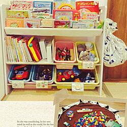 棚/LEGO プレイマット/おもちゃ収納/DIY/100均...などのインテリア実例 - 2017-05-05 21:59:34