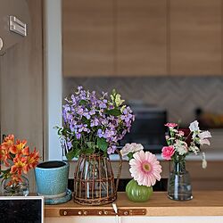 花のある暮らし/対面キッチン/フラワーベース/花束を飾る/キッチンのインテリア実例 - 2023-03-19 07:24:14