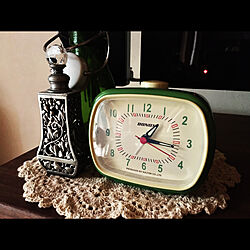 真鍮の香水瓶/リョーマが時計に映り込んでます笑/香水瓶/ドイリーレース/抹茶色...などのインテリア実例 - 2019-12-11 17:03:36
