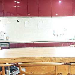 キッチン/一枚板のダイニングテーブル/インナーテラスのある家/赤いキッチン/一生ものの家具のインテリア実例 - 2020-04-08 13:25:42