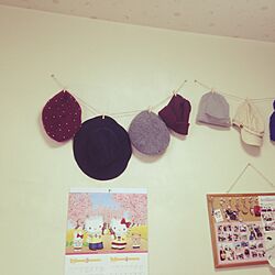 壁/天井/よいアイディアだ。←/帽子を壁にかけてみた/100均/セリアのインテリア実例 - 2016-03-05 16:21:33