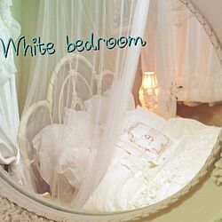 ベッド周り/天蓋/ZARA HOMEのミニクッション/ホワイト♡/鏡越しのベッド...などのインテリア実例 - 2016-10-28 18:48:21
