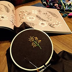 机/樋口愉美子さん/刺繍枠/朝のひととき/お気に入りの本...などのインテリア実例 - 2016-04-22 10:53:49