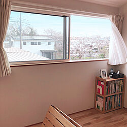 絵本棚/すのこベッド　折りたたみ/寝室の窓/窓からの眺め/桜...などのインテリア実例 - 2020-03-22 21:00:44