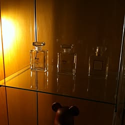 棚/ガラスケース/間接照明/学生時代バイト先の古着屋から頂いた香水瓶のインテリア実例 - 2013-10-07 00:51:32