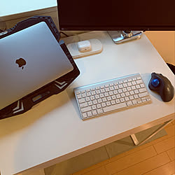 airpods/MacBook Pro/机のインテリア実例 - 2020-04-27 15:14:32