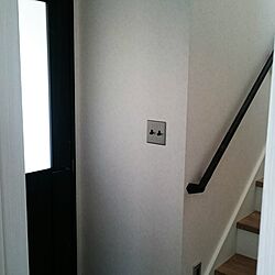 １階と2階を結ぶ場所/白と黒とシルバー/洗面室からパチリのインテリア実例 - 2017-04-17 21:19:39