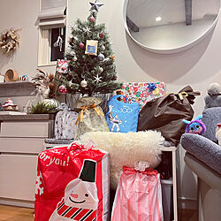 リビング/アルザスツリー90cm/サンタさんからのプレゼント/クリスマスプレゼントいっぱい♡/IKEA...などのインテリア実例 - 2023-12-23 23:11:00
