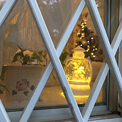 壁/天井/窓枠越しのリビング/出窓ディスプレイ/イルミネーション/クリスマスツリー...などのインテリア実例 - 2018-11-16 13:29:09
