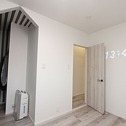 1階寝室/寝室/ホワイトオークの床/ストライプの壁紙/三角屋根の形...などのインテリア実例 - 2021-05-02 19:47:57