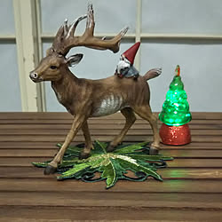 ベッド周り/LEDミニクリスマスツリー/サンタさんを乗せたトナカイのインテリア実例 - 2020-12-08 23:46:45