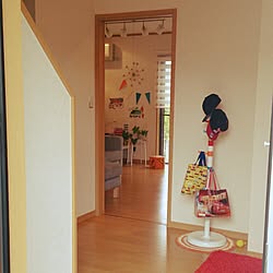 玄関/入り口/家具 IKEA/ブラインド ニトリ/子供の絵を飾る/IKEAの生地 牛乳パックイス...などのインテリア実例 - 2015-09-01 09:52:54