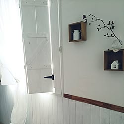 部屋全体/変わり映えありませんが…/腰壁 ベニア板/鎧戸 DIY/IKEAのレースカーテン...などのインテリア実例 - 2017-01-25 08:43:26