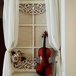 ベッド周り/昔の思い出♪/窓枠が好き/思い出のバイオリン/ローラアシュレイの壁紙...などのインテリア実例 - 2022-02-25 11:08:03