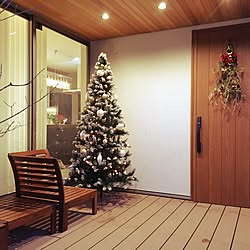 玄関/入り口/クリスマスツリー210㎝/雪付き/リースは手作りスワッグ/ウッドデッキに落ちちゃった...などのインテリア実例 - 2016-12-04 22:41:50