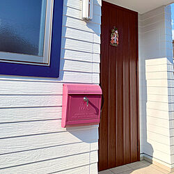 青い窓枠/赤いポスト/LIXIL玄関ドア/玄関掃除/お飾り...などのインテリア実例 - 2022-12-29 06:54:36