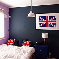 ベッド周り/イギリス国旗/Mckeeちゃんからの素敵便クッション/よこのパープルが気になる。。(~_~;)/カメラマークを消したくてのインテリア実例 - 2014-04-05 23:16:08
