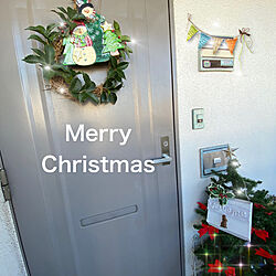 クリスマス/上半分だけのツリー/玄関前に飾る/団地/クリスマスツリー...などのインテリア実例 - 2022-11-25 12:54:37