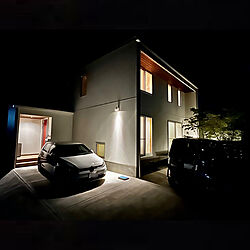 夜の外観/夜の風景/ライトアップ/白い四角い家/赤い玄関ドア...などのインテリア実例 - 2022-05-18 10:00:45