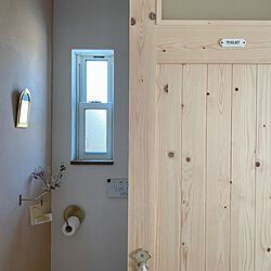 トイレのドア/木製ドア/真鍮トイレットペーパーホルダー/真鍮ミラー/ナチュラルインテリア...などのインテリア実例 - 2021-04-27 08:22:53
