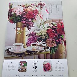 机/来年のカレンダー/いろんなお花♪/フラワーデザイナーのアレンジメント写真/月ごとに変わる表情♪...などのインテリア実例 - 2023-06-22 08:53:26