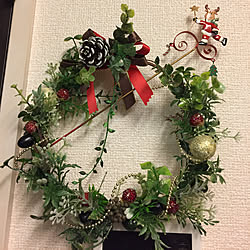 昨日作ったリース変えたょ！/ピック/クリスマスには赤でしょ？/部屋はナチュラルにて/ある物アートザンス（՞ټ՞☝...などのインテリア実例 - 2017-11-13 22:42:58