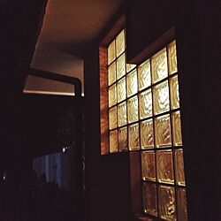 玄関/入り口/昭和な家/ガラスブロック/今夜は肌寒い✨/古い家...などのインテリア実例 - 2015-04-04 20:14:42