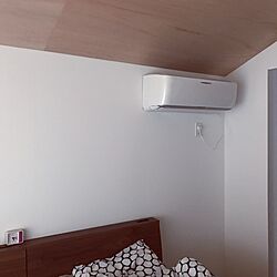 ベッド周り/勾配天井/IKEA/JIMBO/すっきり暮らしたい...などのインテリア実例 - 2017-04-01 19:08:44