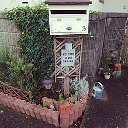 玄関/入り口/古い家に住む/古い家を楽しむ/花壇に建てた手作りポスト/ヘデラ...などのインテリア実例 - 2021-10-06 18:07:57