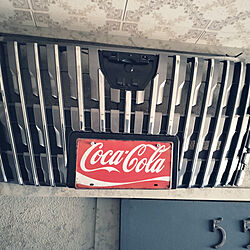 フロントグリルの飾り方/ナンバープレートはコカ・コーラのインテリア実例 - 2023-03-03 20:50:03