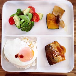 机/机が無いので食べ物を…/インテリアじゃなくてごめんなさい/無印良品 お皿のインテリア実例 - 2014-07-24 12:22:48