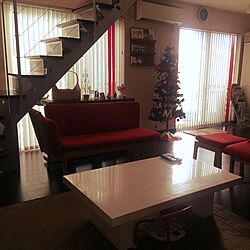 リビング/白いテーブル/リビング階段/赤いソファー/ニトリのクリスマスツリー...などのインテリア実例 - 2016-11-28 16:54:42