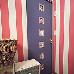 紫のドア/ステンドグラス風/ピンクの壁紙/ストライプの壁紙/ペイントドア...などのインテリア実例 - 2022-01-21 20:03:22