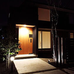 外構/スポットライト/夜の玄関/ライトアップ/ウッドデッキのある家...などのインテリア実例 - 2020-04-18 21:49:00