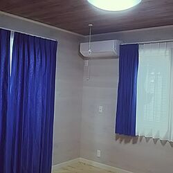 壁/天井/寝室/寝室の壁/ピーリング 白/カーテンは青...などのインテリア実例 - 2017-04-03 17:43:03