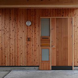 杉板張り/木製ドア/ポスト一体型玄関ドア/玄関/入り口のインテリア実例 - 2022-02-13 23:10:08