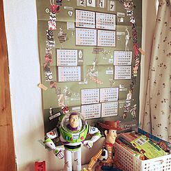 壁/天井/#子供の本棚の上/#naturalkitchenカレンダー/#トイストーリー#トイルーム #おもちゃのインテリア実例 - 2017-01-24 09:36:07