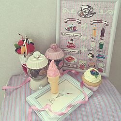 壁/天井/カップケーキの小物入れ/フェイクチョコレート/キャンディポット/食品サンプルパフェ❤︎...などのインテリア実例 - 2016-07-22 07:36:02