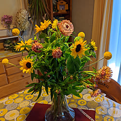 机/お花を飾る/花のある暮らし+..・* ❁/大好きなひまわり/花瓶♡...などのインテリア実例 - 2020-05-13 07:47:18