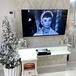 クリスマスツリー/ダマスク柄壁紙/海外インテリア/壁掛けテレビDIY/DIY...などのインテリア実例 - 2020-11-02 17:44:01