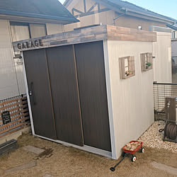 コンテナ風 物置diy 物置 古屋 自作ステッカー などのインテリア実例 05 02 19 39 13 Roomclip ルームクリップ