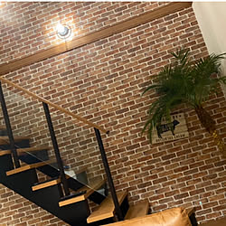 アクセントクロスレンガ柄 レンガ壁紙 アクセントクロス 階段の壁 階段の窓 などのインテリア実例 18 05 05 45 51 Roomclip ルームクリップ