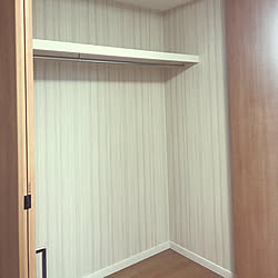 玄関 入り口 シンプル シンコール壁紙 アクセントクロス 漆喰風 漆喰風壁紙 などのインテリア実例 18 05 03 16 26 44 Roomclip ルームクリップ