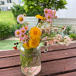 フェンスDIY/息子が摘んできてくれたお花/テーブルdiy/グリーンのある暮らし/お花大好き♡...などのインテリア実例 - 2020-05-18 20:35:30