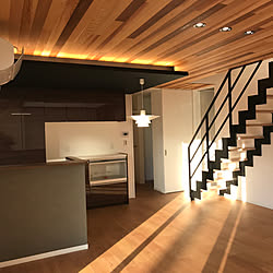 リビング レッドシダー天井 イナズマ階段 下がり天井 鉄骨階段 などのインテリア実例 18 12 27 01 12 31 Roomclip ルームクリップ