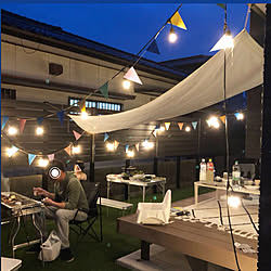 部屋全体 ストリングライト ウッドデッキdiy レッドシダー 庭でbbq などのインテリア実例 18 08 18 22 27 58 Roomclip ルームクリップ