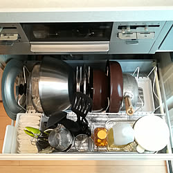 キッチン コンロ下収納 ニトリ ざるボウルフライパンスタンド Lixil キッチンのインテリア実例 21 01 31 05 00 40 Roomclip ルームクリップ